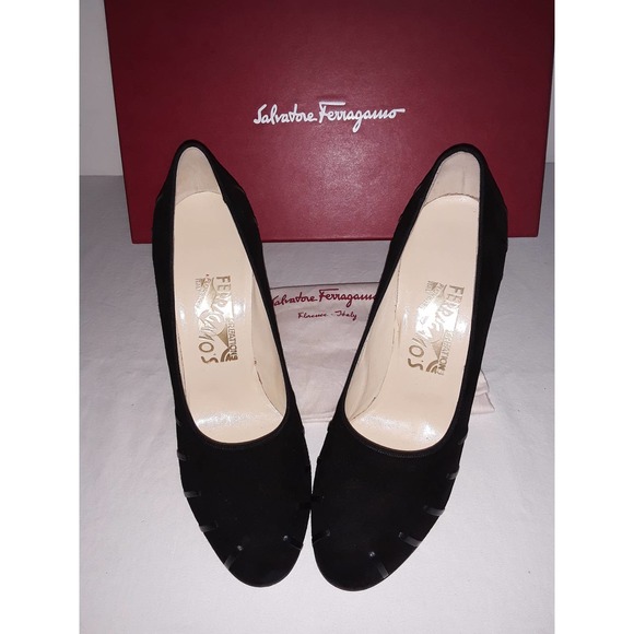 Salvatore Ferragamo Luxe (LE #73 of 150) Sz 38 1/2 MUSEUM Black on Black Pumps - Picture 2 of 10